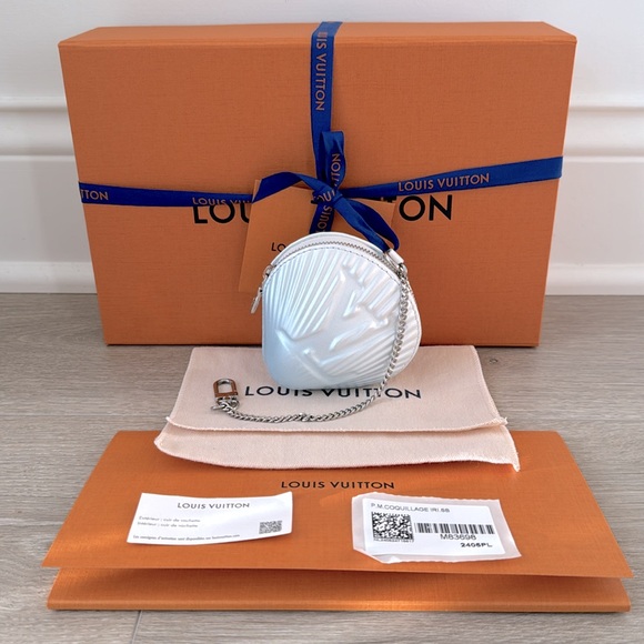 ‼️HOST PICK‼️Louis Vuitton Limited Edition Sold out Shell Coin Purse - Picture 6 of 16